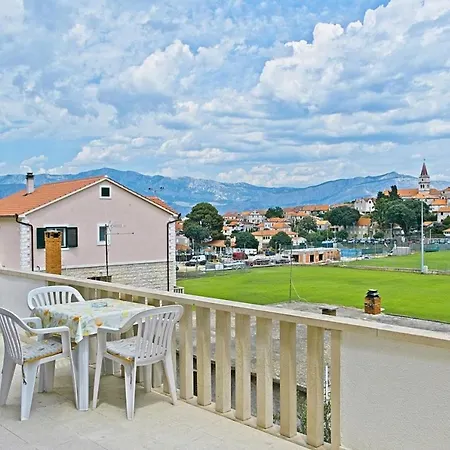 Toni With Spacious Terrace * Postira