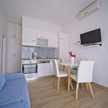 Toni With Spacious Terrace Postira