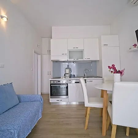 Toni With Spacious Terrace